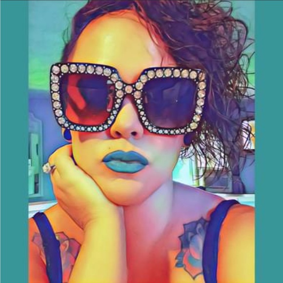 HELLO EVERYONE! ✌🏻❤️👜 - Picture 4 of 9